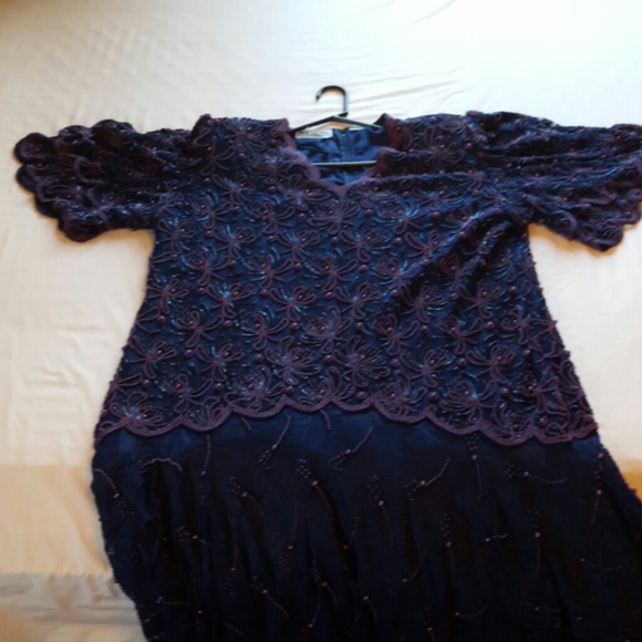 Gown - Picture 3 of 9